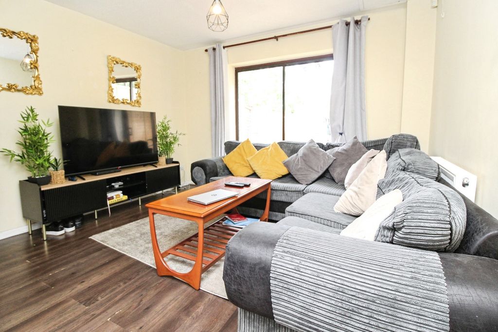Property photo 2 of 12