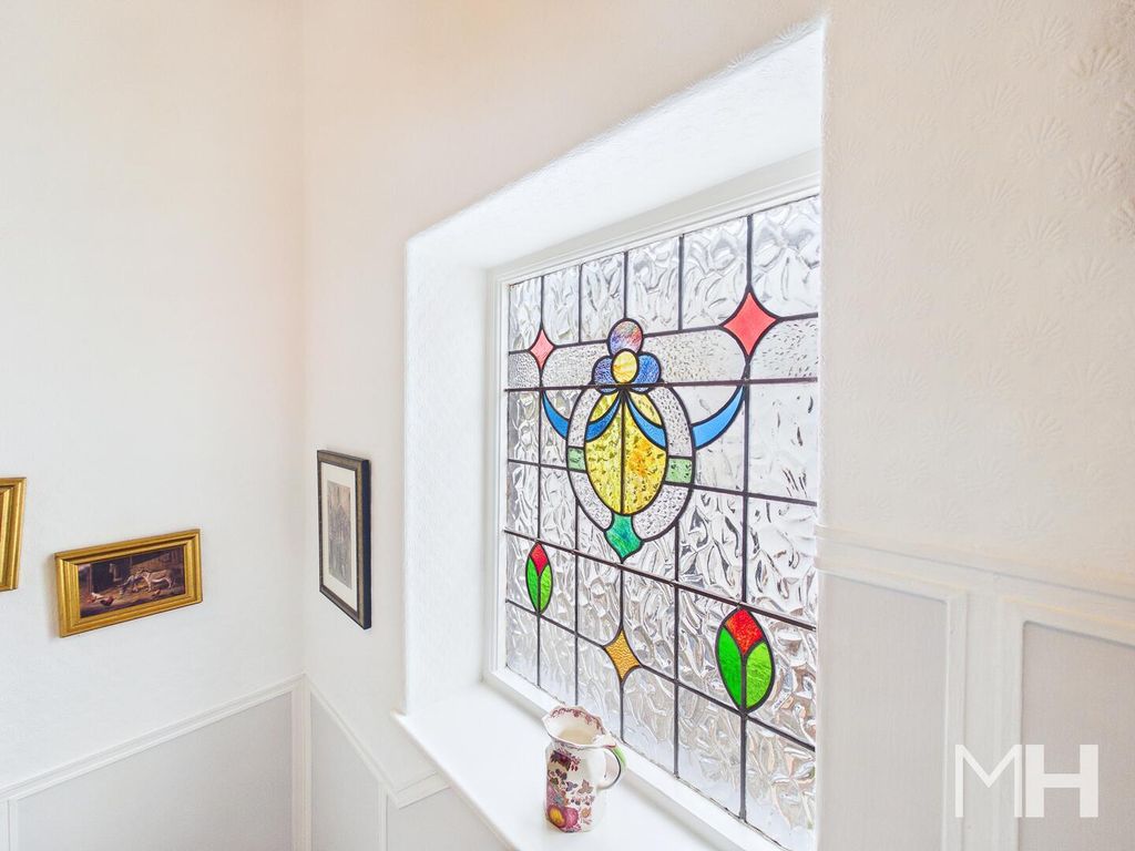 Property photo 3 of 21 Hallway