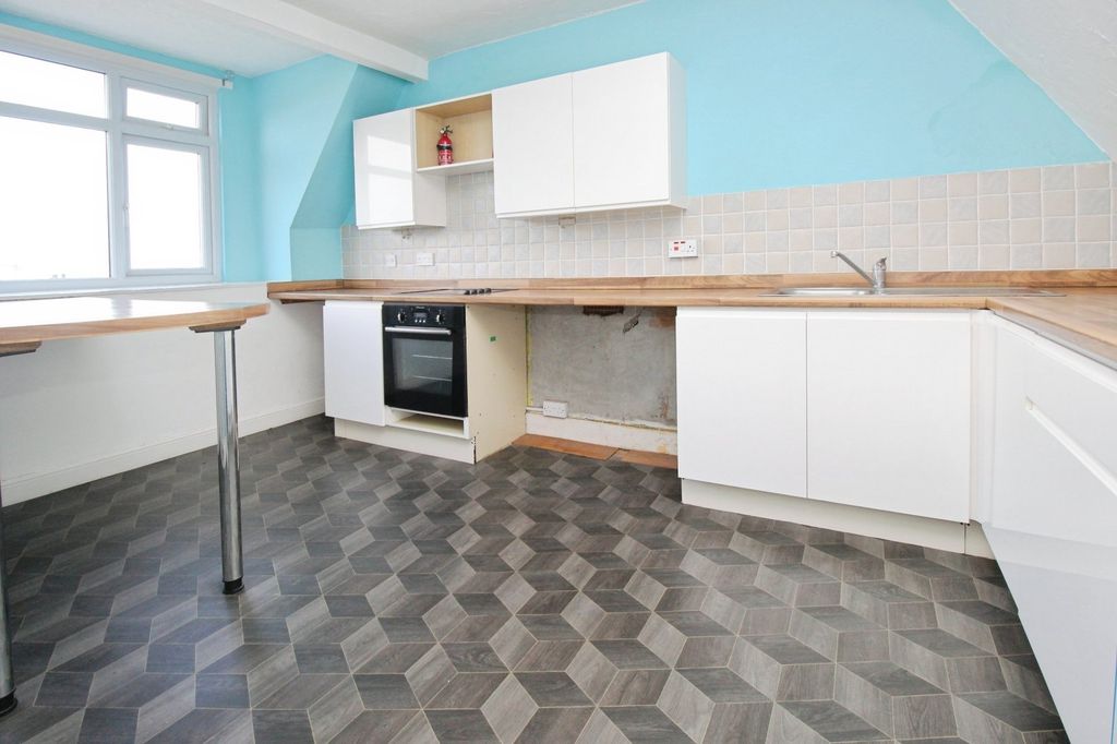 Property photo 3 of 11 Kitchen/Dining Room