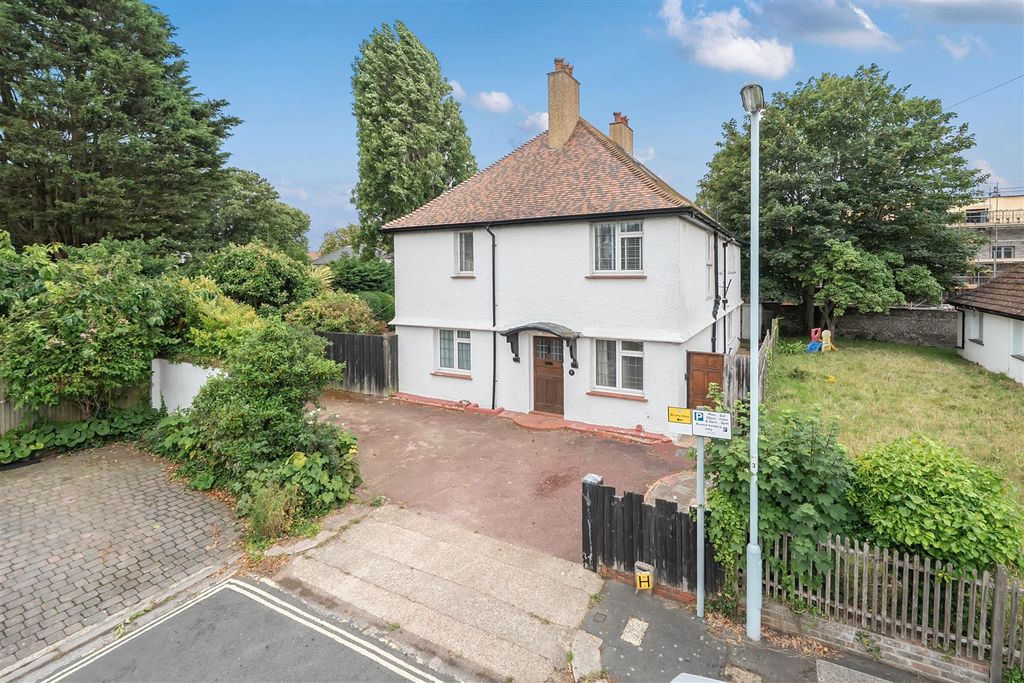 Property photo 1 of 19 For Sale By Aspire Residential | Abbotts Close