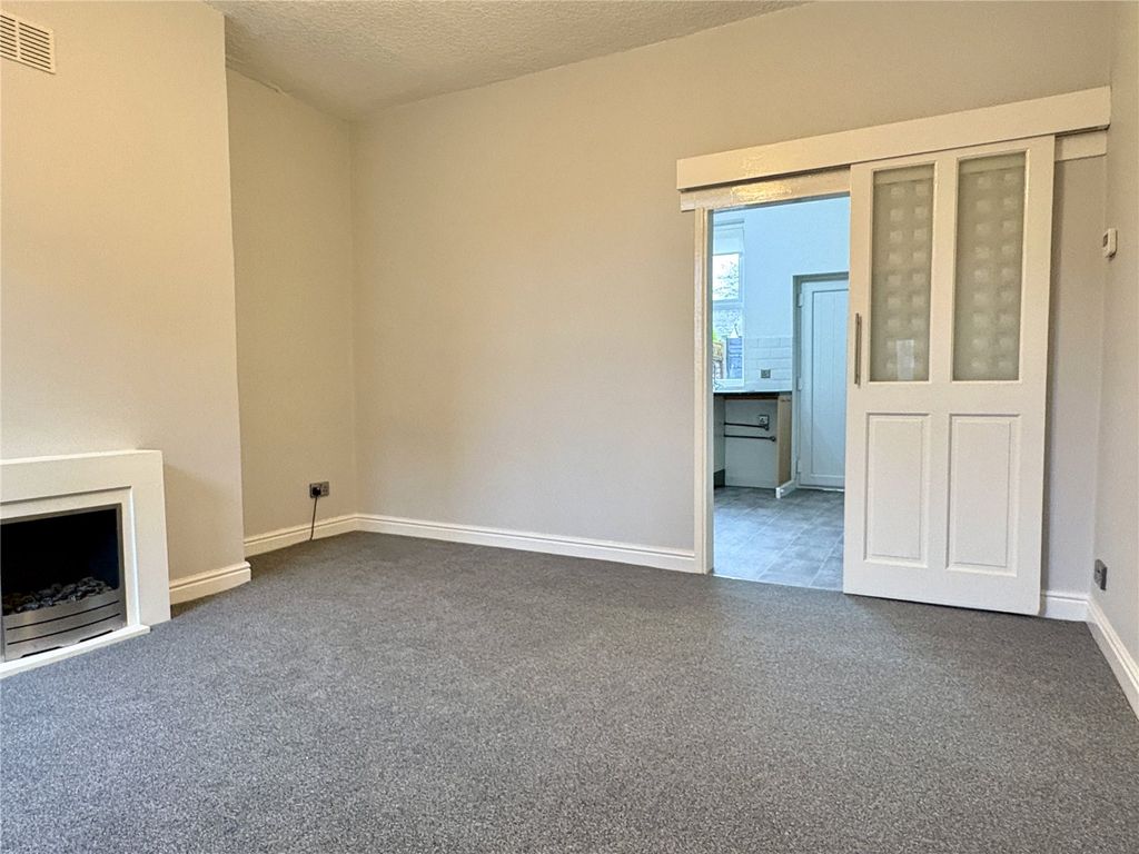 Property photo 3 of 14 Lounge