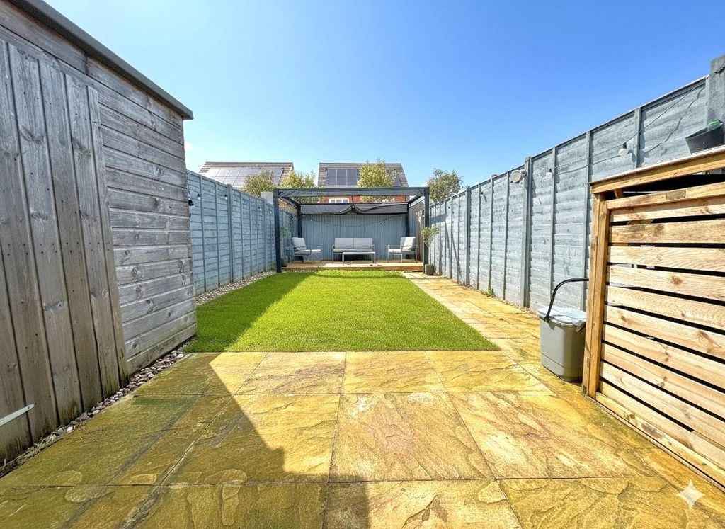 Property photo 2 of 11 Gemini_Generated_Image_Uuyh6Zuuyh6Zuuyh (1).Jpg