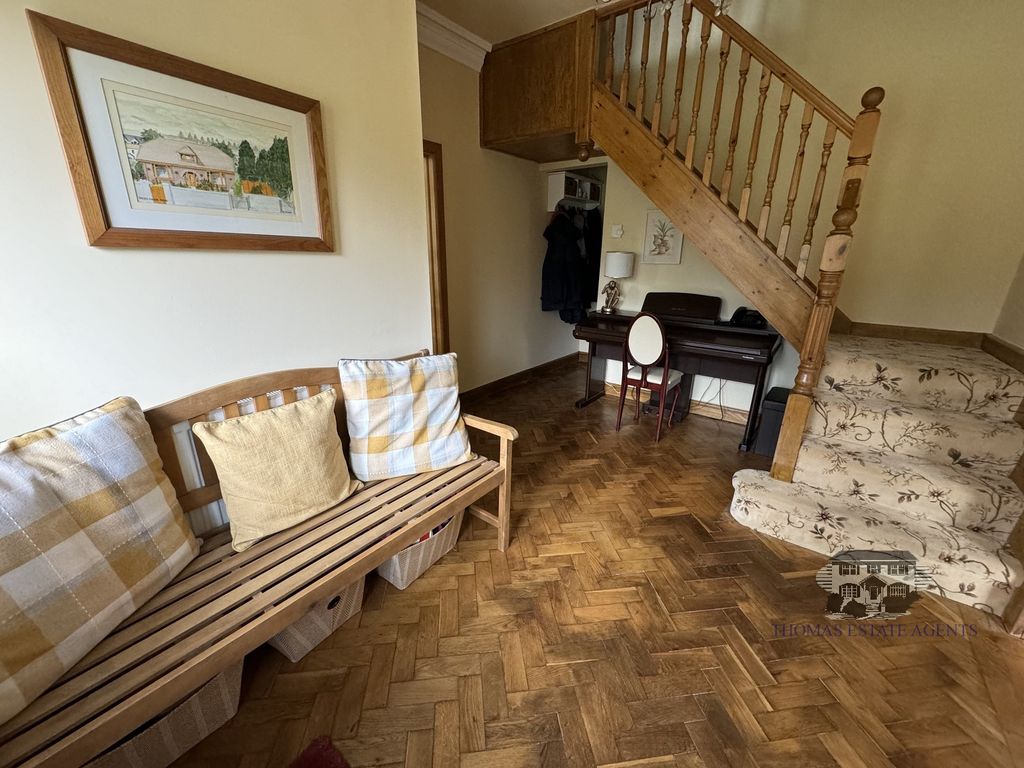 Property photo 3 of 27 Entrance Hall