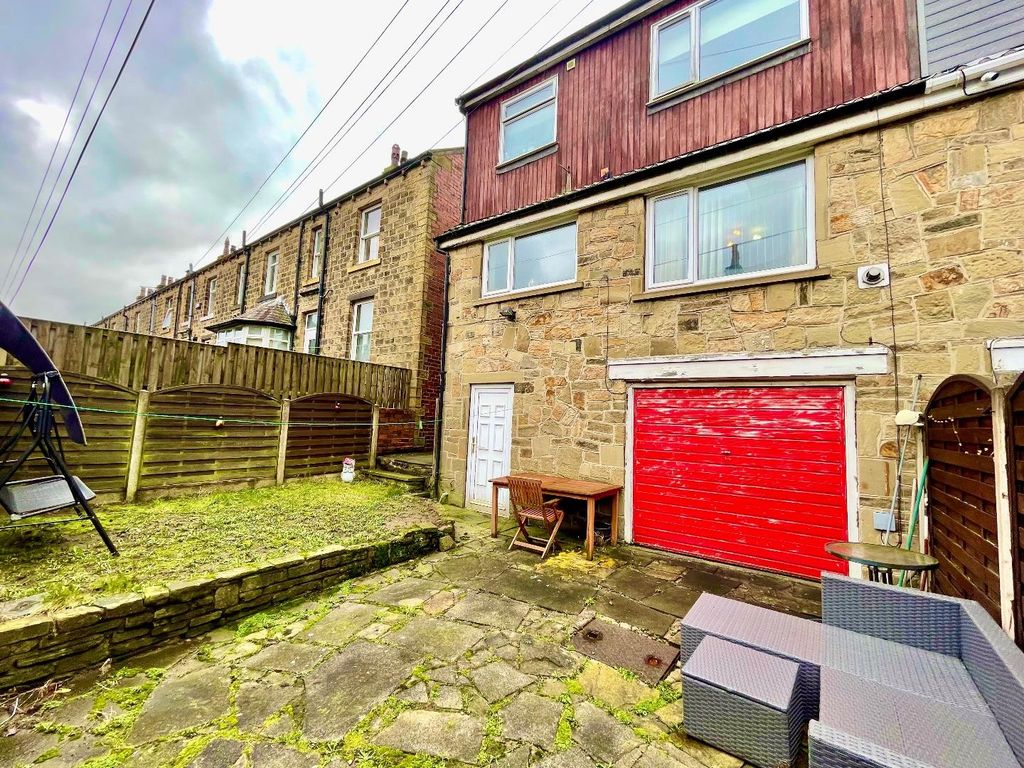Property photo 2 of 18 Externally