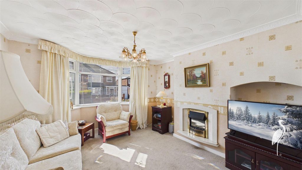 Property photo 2 of 24 Lounge