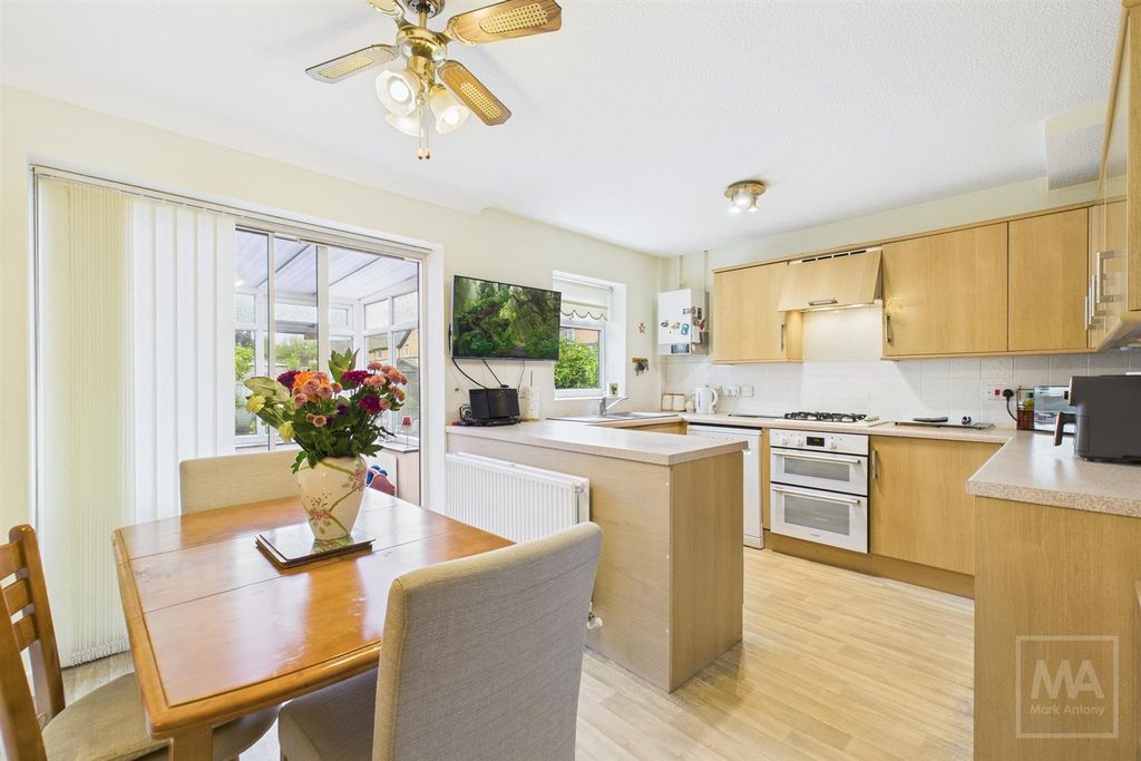Property photo 2 of 21 Dining Room/Kitchen