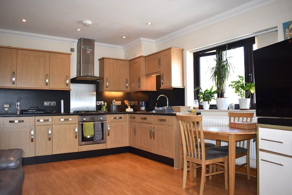 Property photo 3 of 11 Kitchen