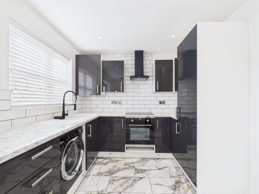 Property photo 3 of 15 4384597