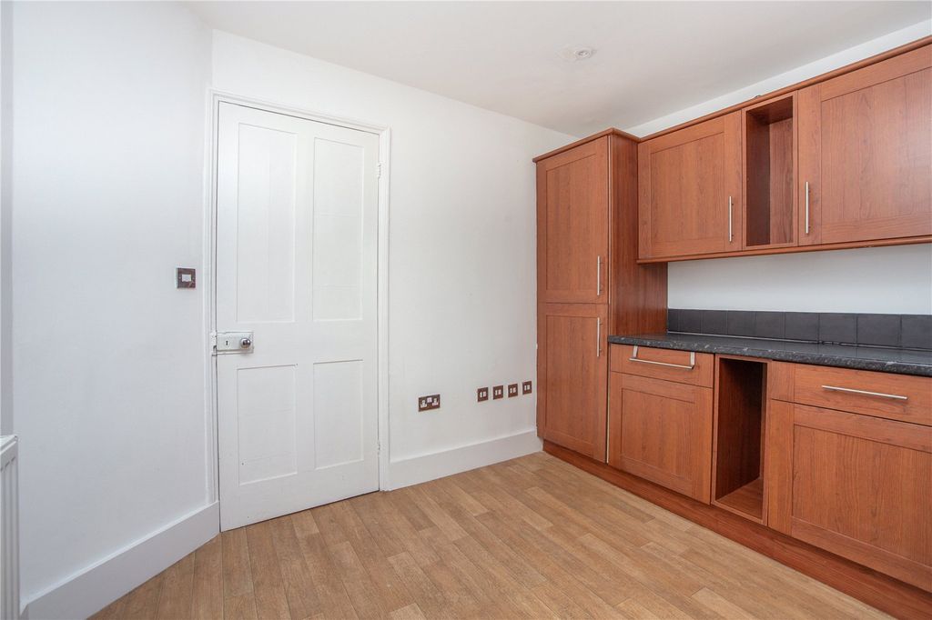 Property photo 3 of 11 Picture No. 24