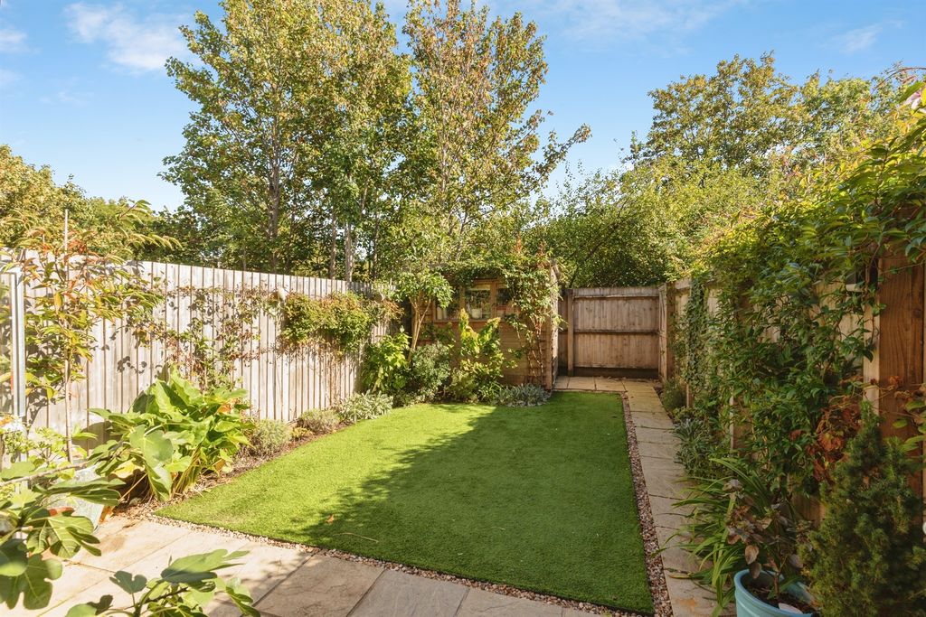 Property photo 2 of 26