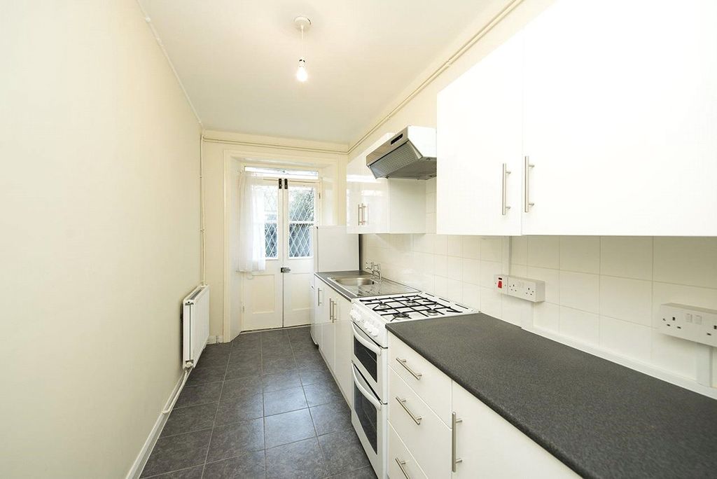 Property photo 2 of 11 Kitchen
