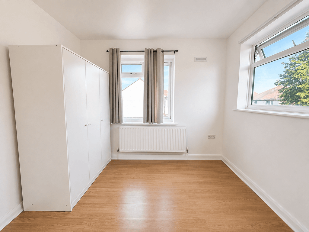 Property photo 1 of 5 2 Bed Flat To Rent