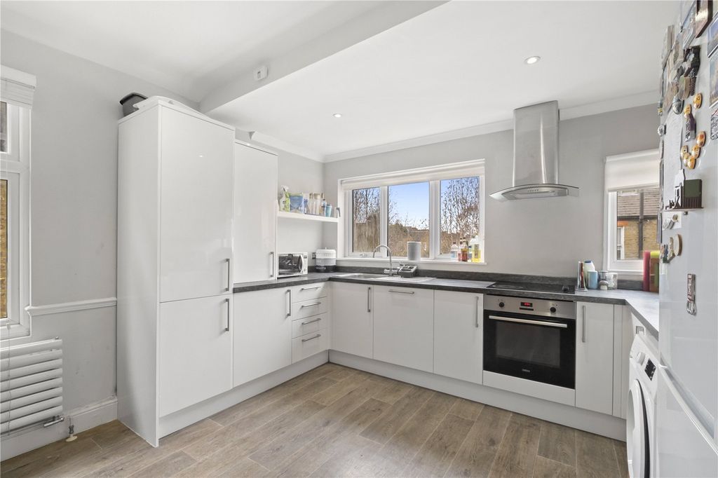 Property photo 3 of 9 Kitchen