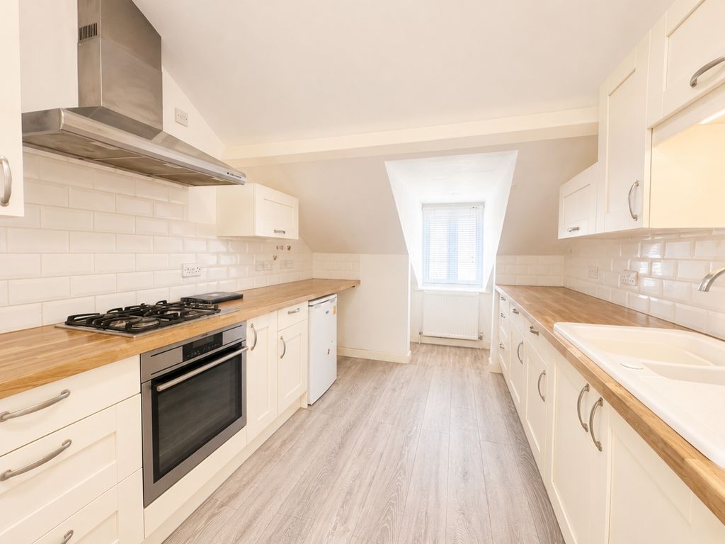 Property photo 3 of 11 c4641893-87c3-48E2-9Db7-cc9E641857c0