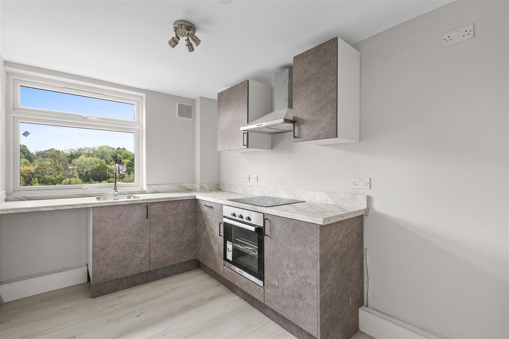 Property photo 3 of 6 Kitchen