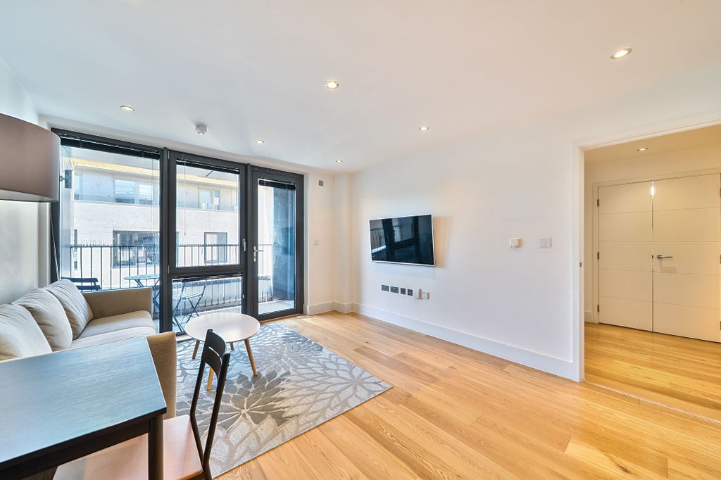 Property photo 3 of 19 8