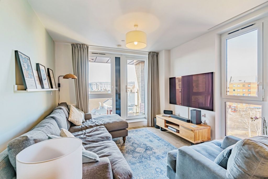 Property photo 3 of 18 Pbox-Img.Jpg