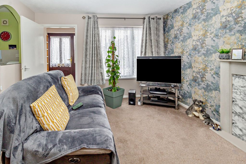 Property photo 2 of 17