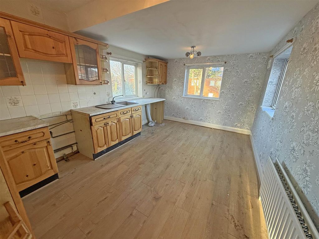 Property photo 3 of 7 Kitchen.Jpg