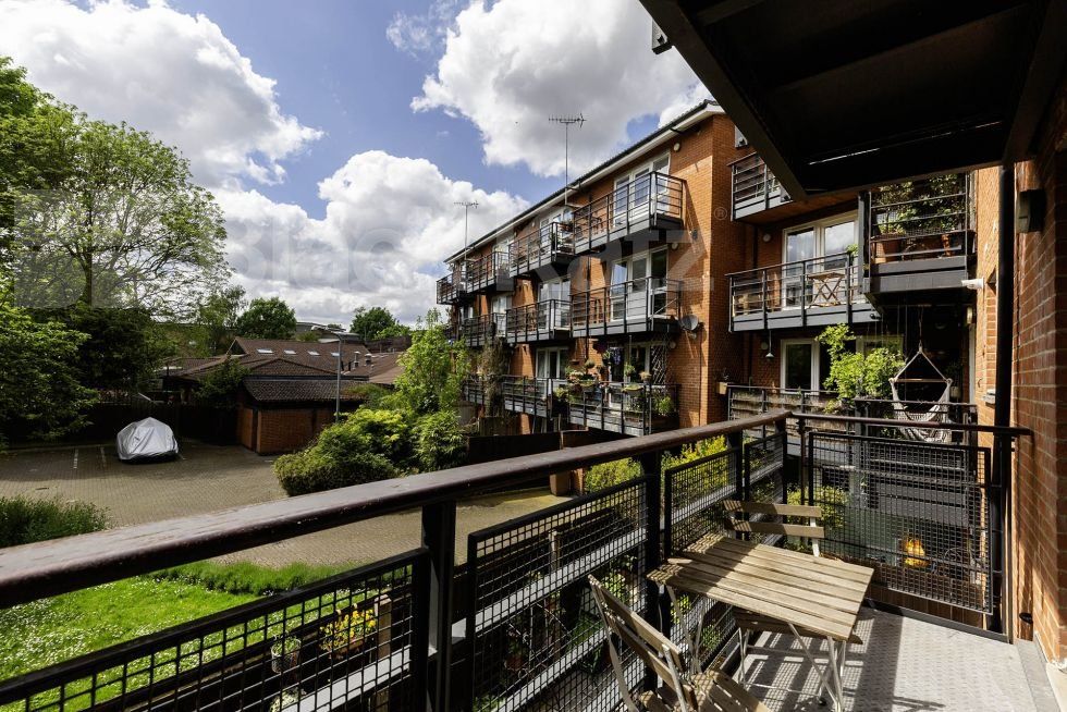 Property photo 1 of 2