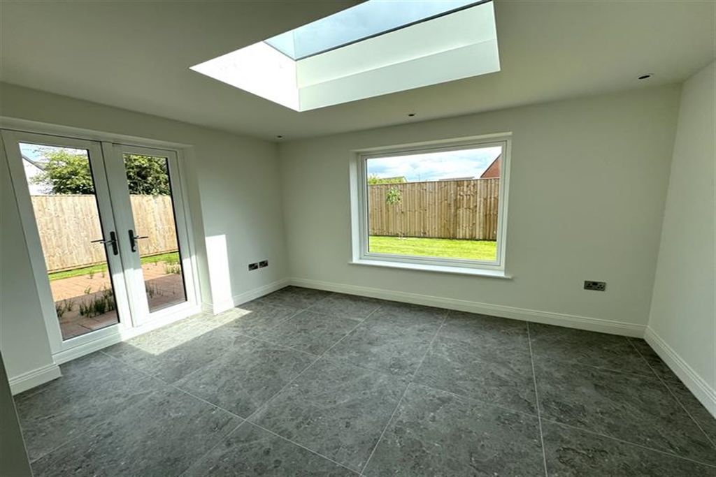 Property photo 2 of 17 (Main)
