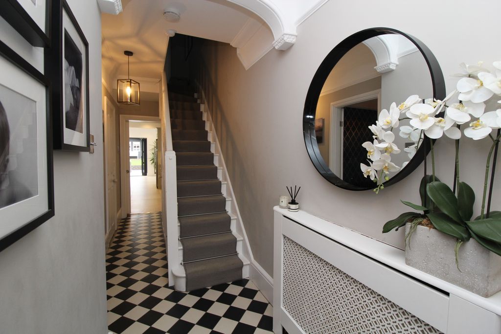 Property photo 2 of 20 Hallway