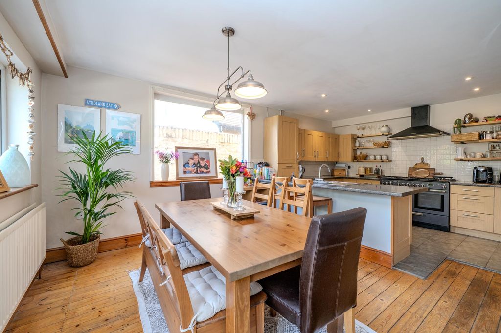 Property photo 2 of 23 63-Belswains-Lane-02947