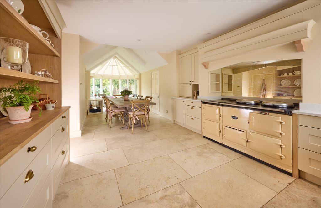 Property photo 3 of 16 Image