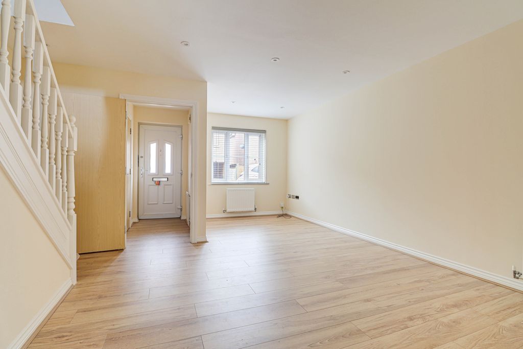 Property photo 2 of 16 Img3619Img3621