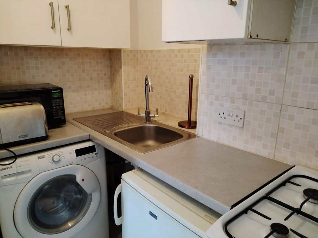 Property photo 2 of 6 Kitchen