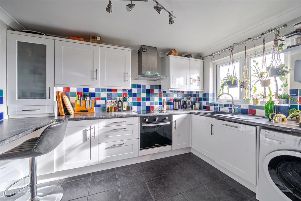 Property photo 3 of 15 1374975-12-6903602Fbdd4d.Jpg