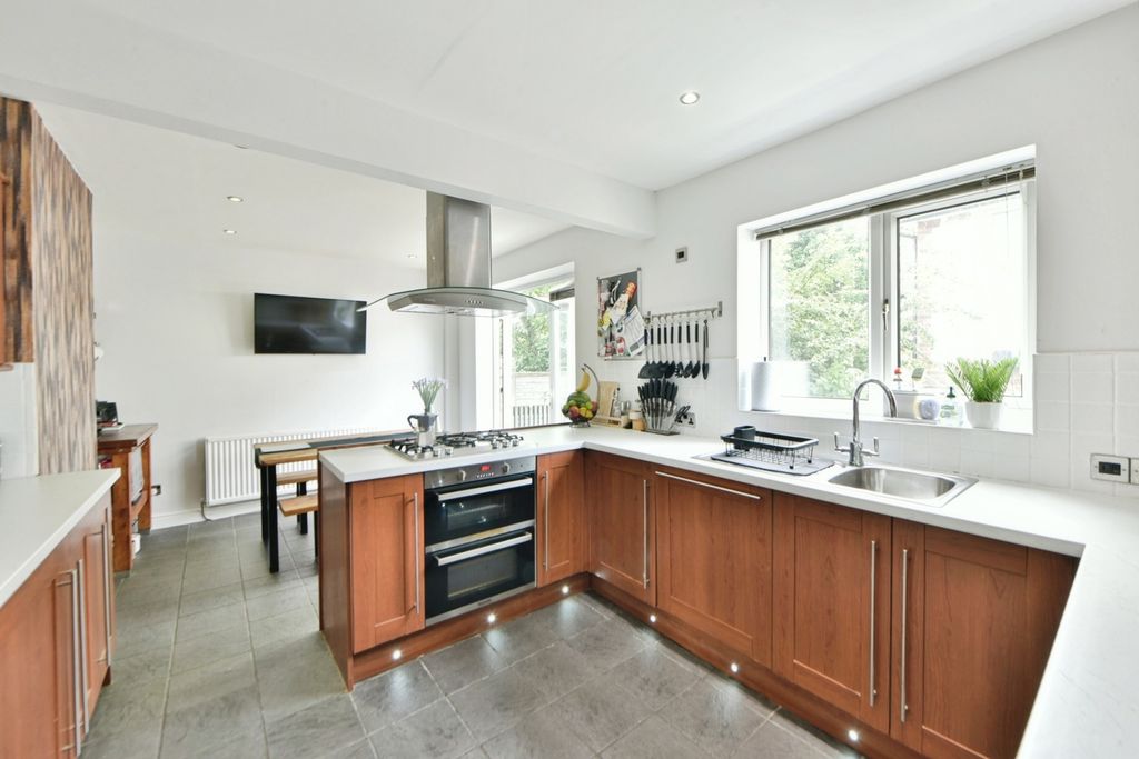 Property photo 3 of 22 Kitchen