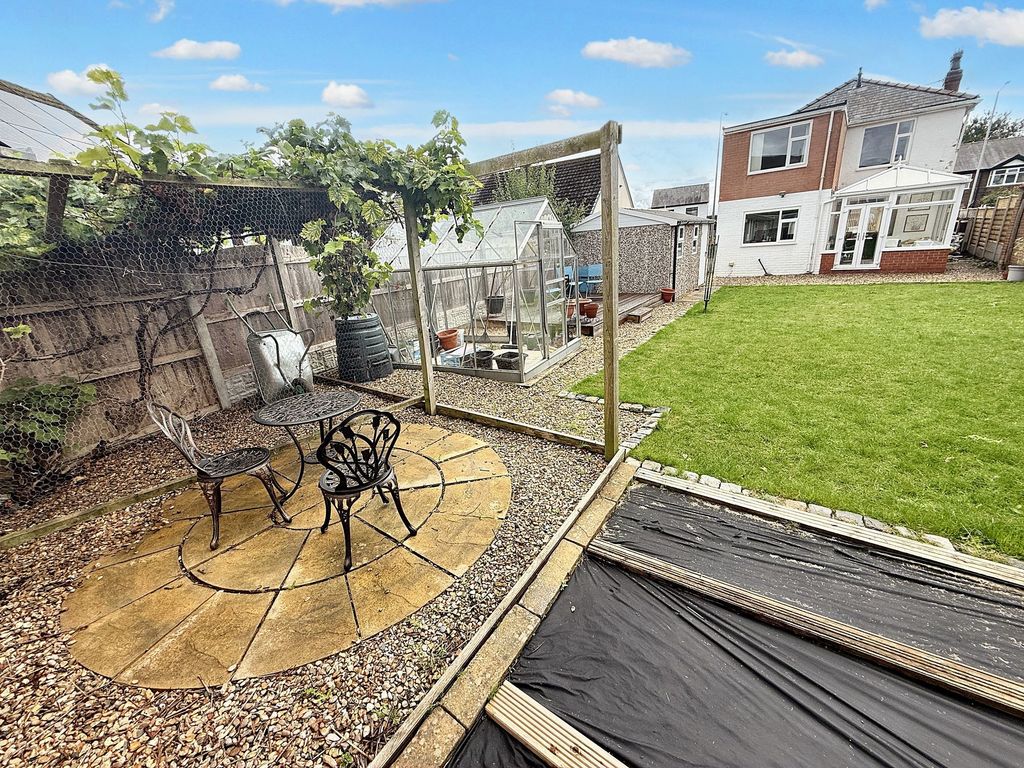 Property photo 2 of 37
