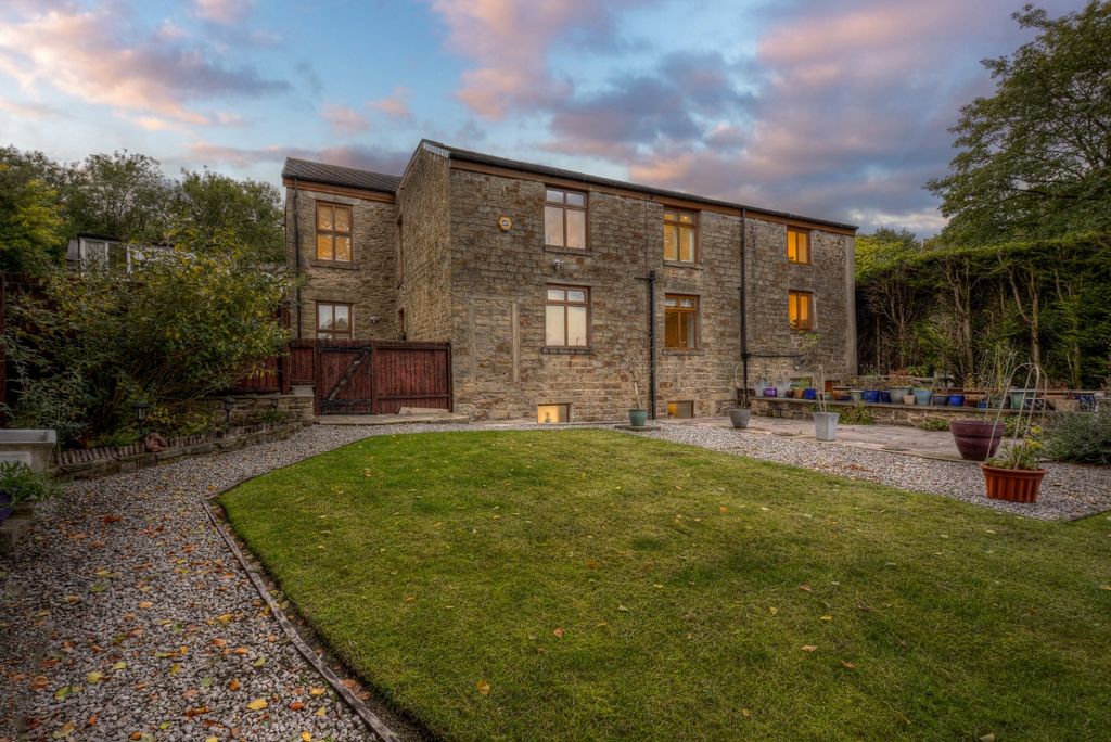 Property photo 1 of 65 4395031
