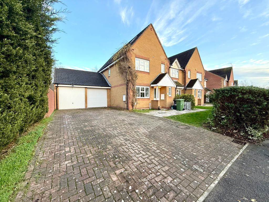 Property photo 1 of 11 Driveway