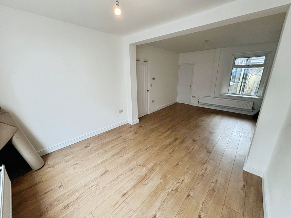 Property photo 3 of 12 Image