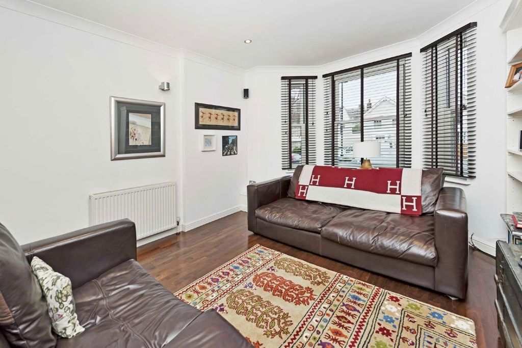 Property photo 2 of 7