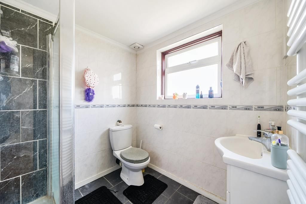 Property photo 3 of 18 Bathroom