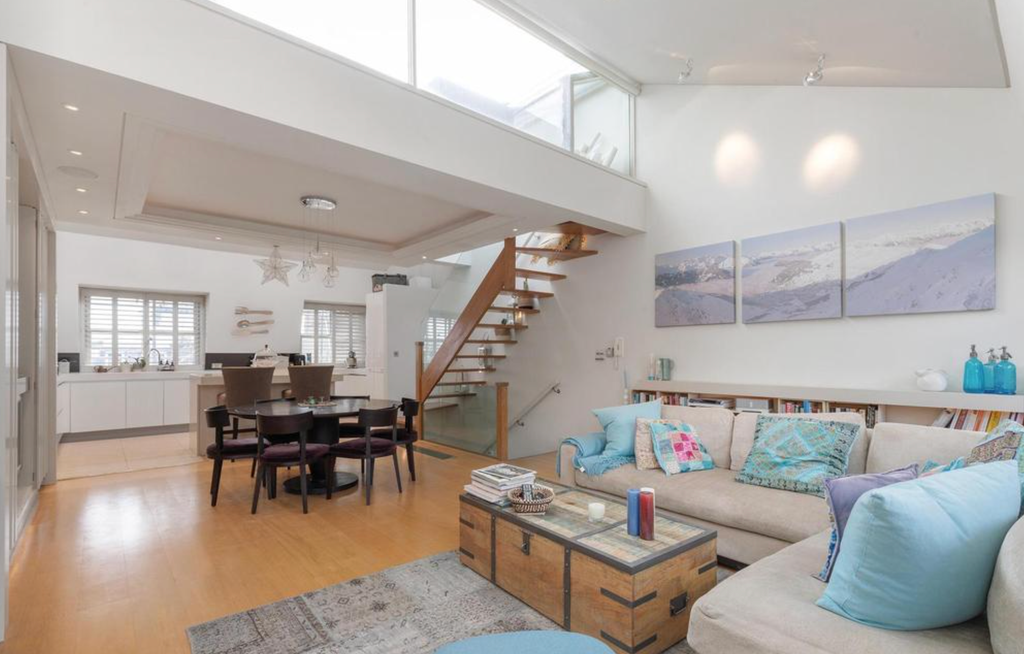 Property photo 1 of 10