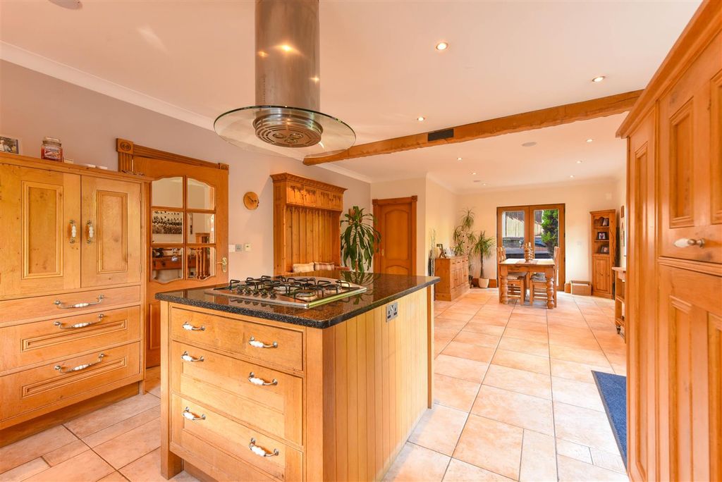 Property photo 2 of 42