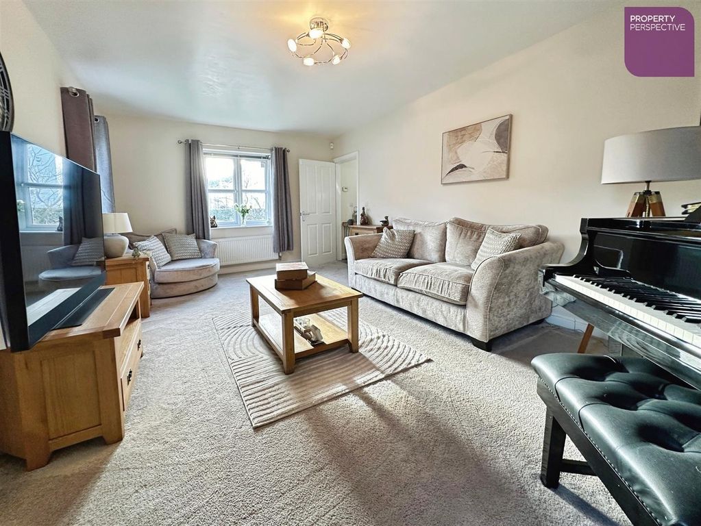 Property photo 2 of 20 Lounge