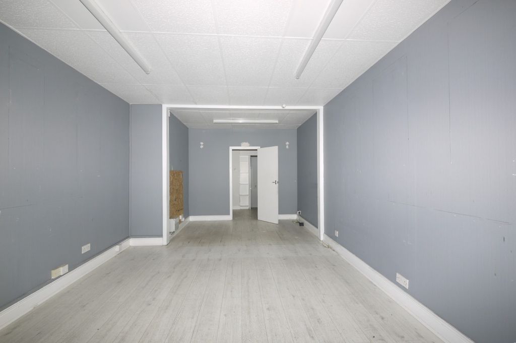 Property photo 2 of 8 4774531