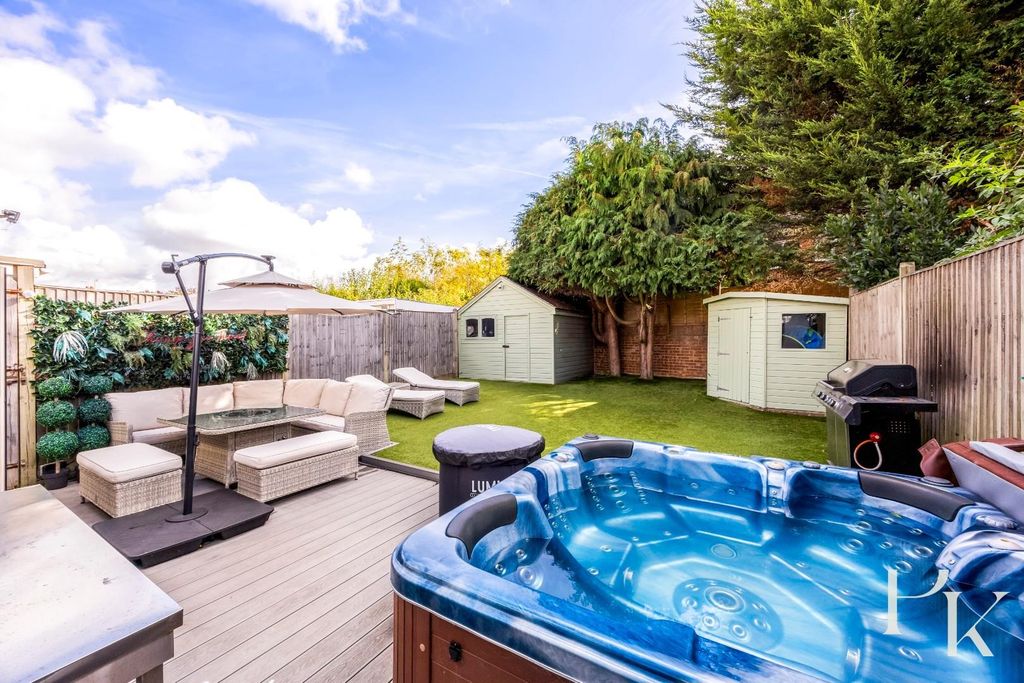 Property photo 1 of 27