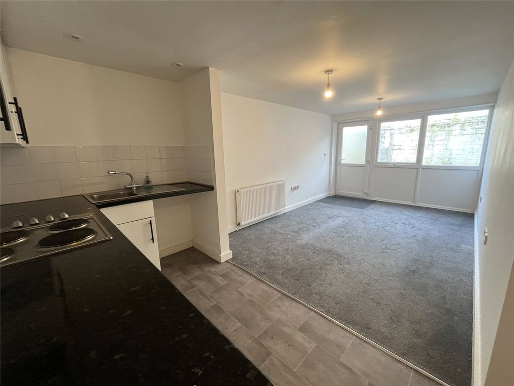 Property photo 3 of 10 3 - Picture No. 03