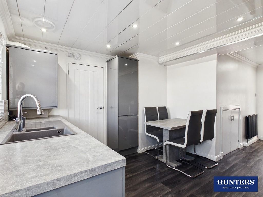 Property photo 3 of 18 Dining Kitchen