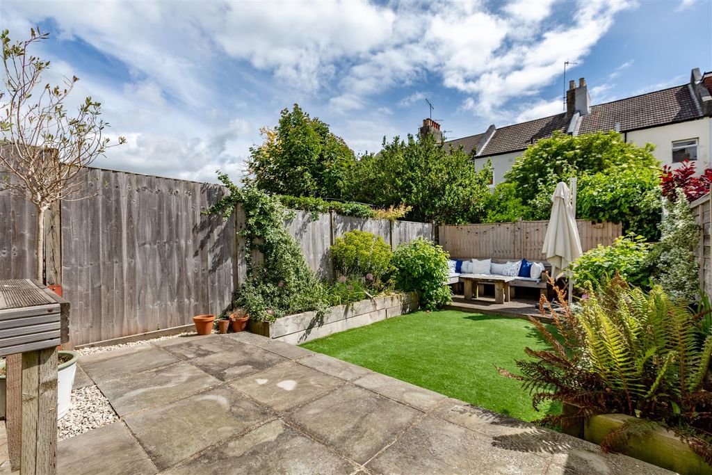 Property photo 3 of 15 Garden