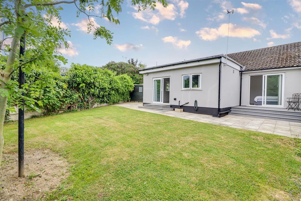 Property photo 2 of 20