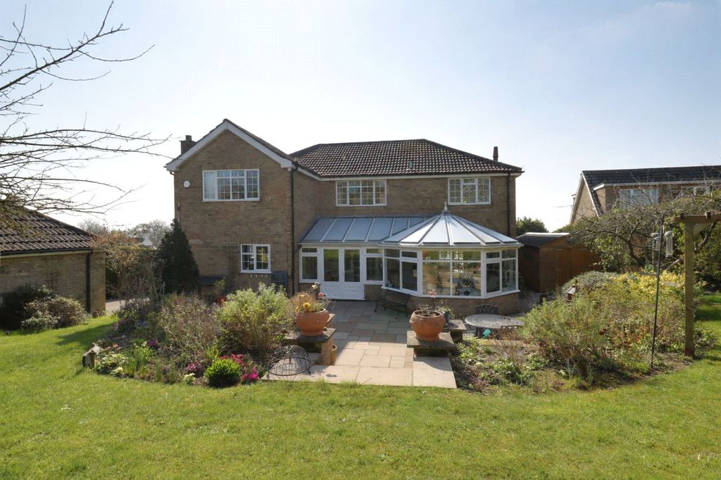 Property photo 2 of 34