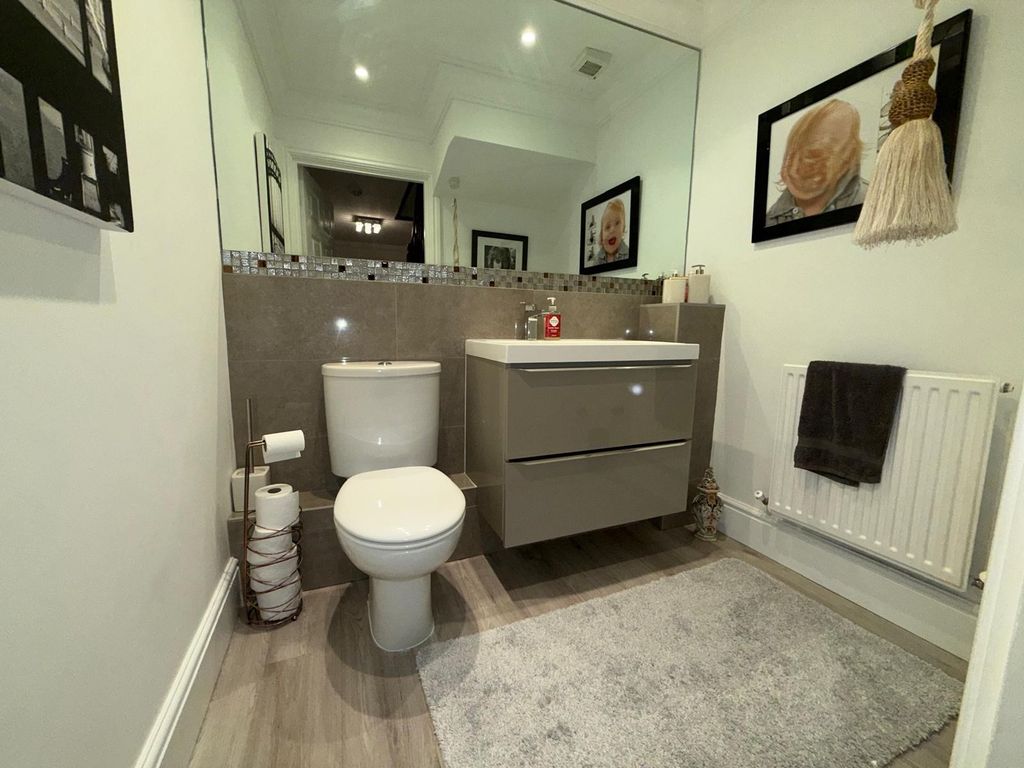 Property photo 3 of 14 WC