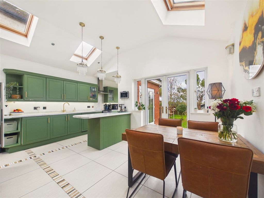 Property photo 3 of 17 Cam05451G0-Pr0102-Still010.Jpg